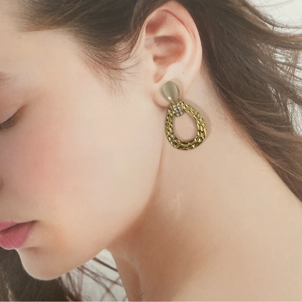 4/$15 Vintage Retro Hammered Teardrop Cat’s Eye Stones Rhinestones Earrings
